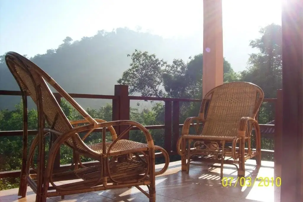 Фаном: Khao Sok Chee Wa Lai Resort