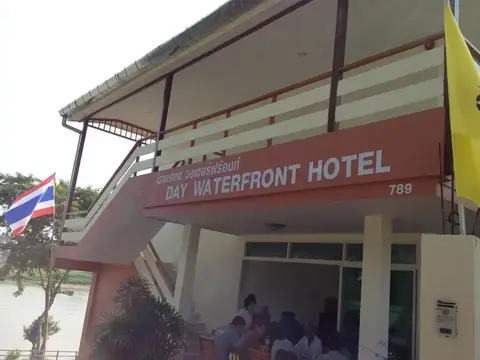 Day Waterfront Hotel — фото 1