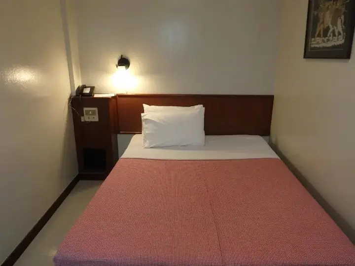 Кхлонг-Янг: Sakol Hotel