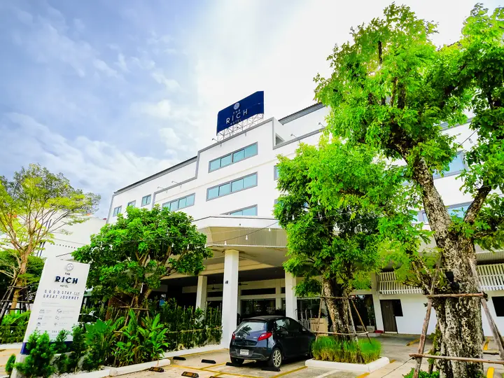 Кхлонг-Янг: The Rich Hotel Korat
