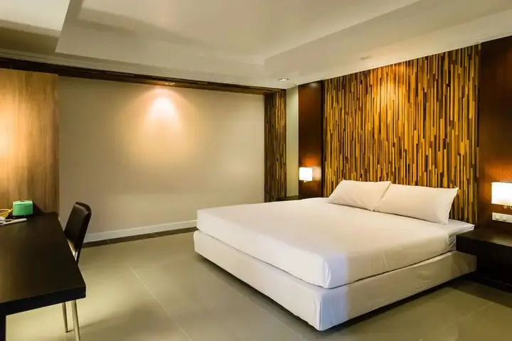 Кхлонг-Янг: The Rich Hotel Korat