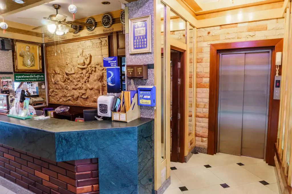 Кхлонг-Янг: Siri Hotel