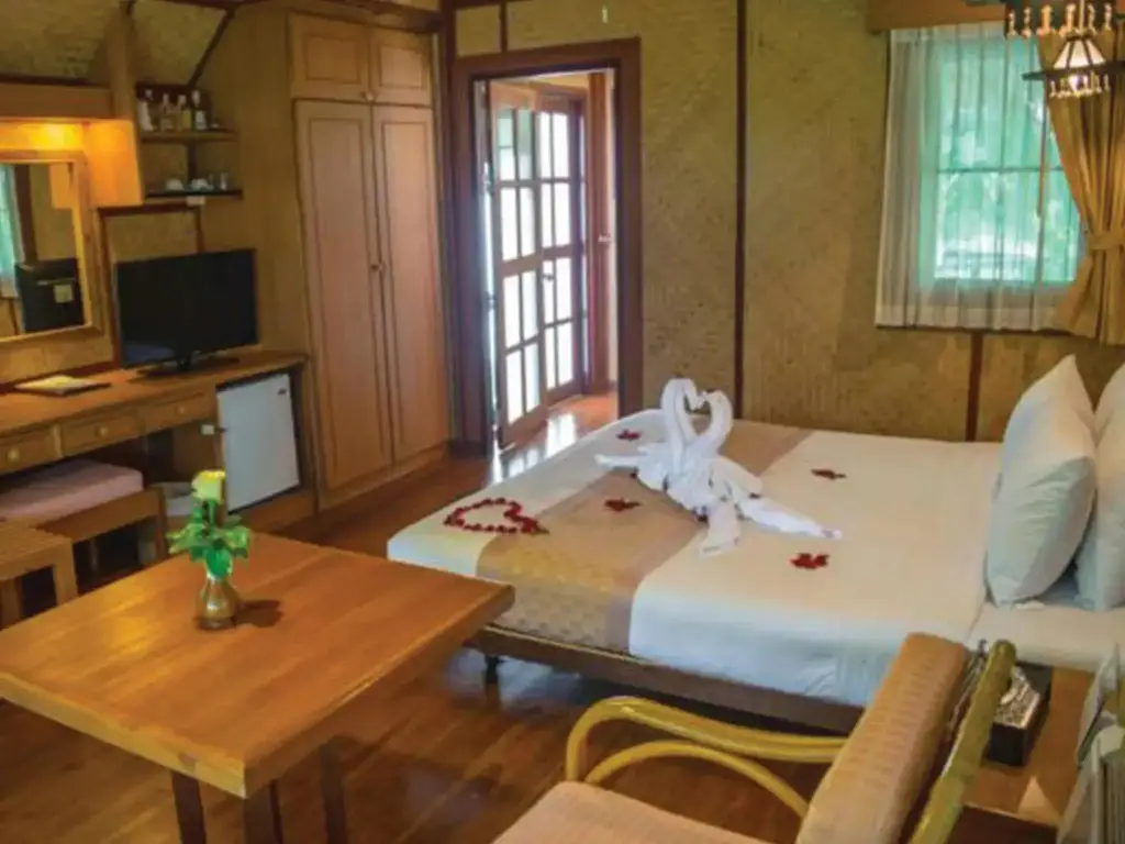 На Чом Тхиан: Sunset Village Beach Resort