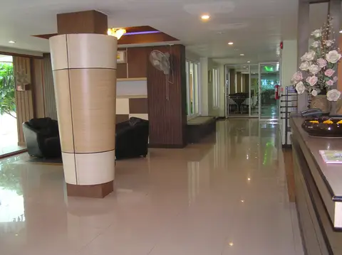 The Impress Khonkaen Hotel — фото 1