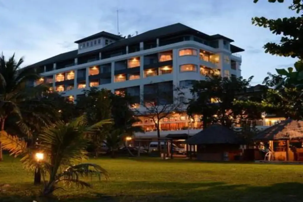 Khanom Golden Beach Hotel — фото 1