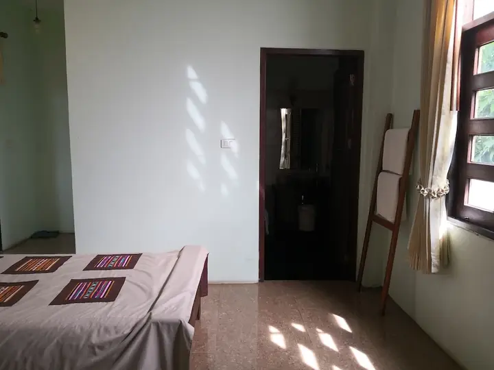 Пхон Пхисай: Keerawan House Rim Khong