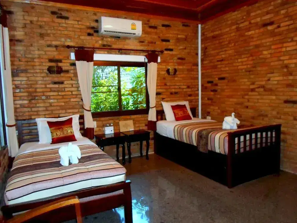 Фаном: Hotel Khao Sok