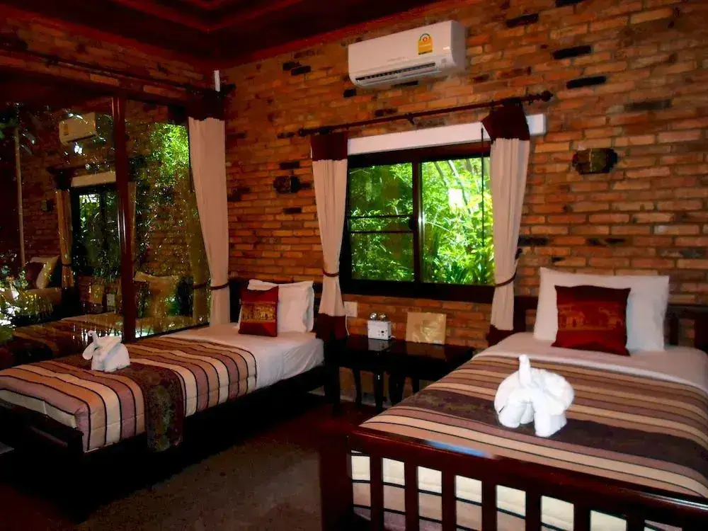 Фаном: Hotel Khao Sok