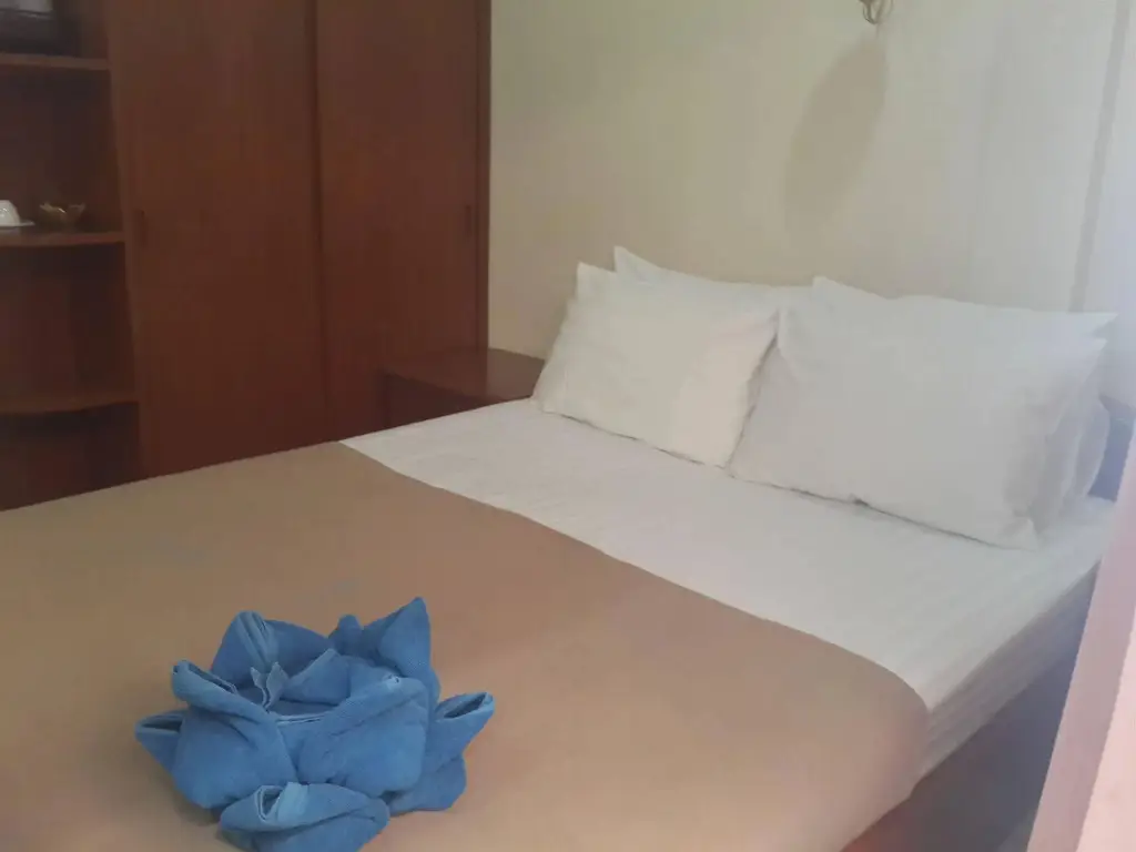 Остров Тау: Khun Ying House