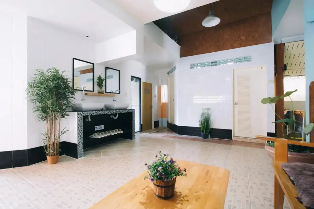 Остров Тау: Khun Ying House