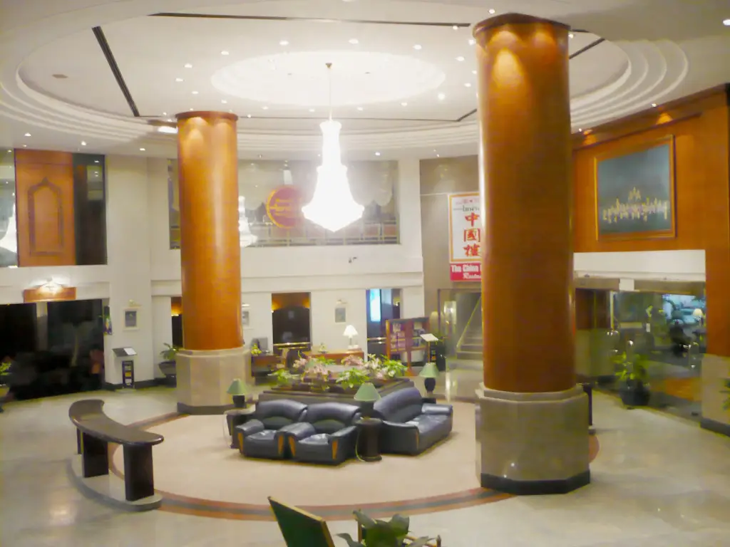 BP Grand Tower Hotel — фото 1
