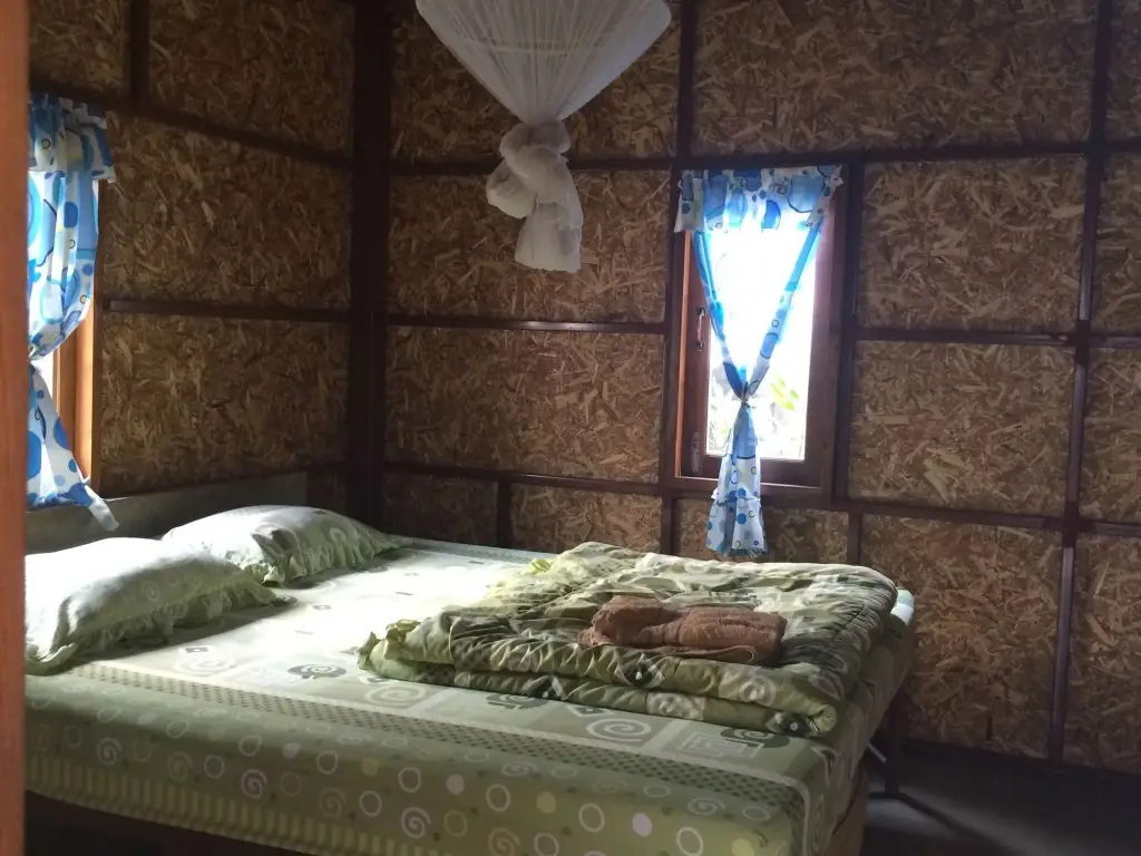 Паи: Family Huts