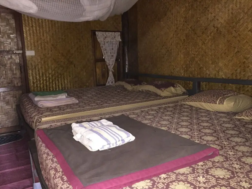 Паи: Family Huts