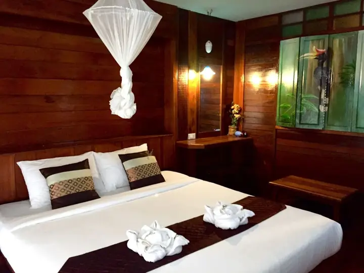 главный пляж: Отель Koh Ngai Thanya Beach Resort