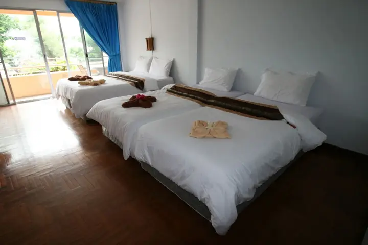 Чаам: Beachfront Hotel Cha Am