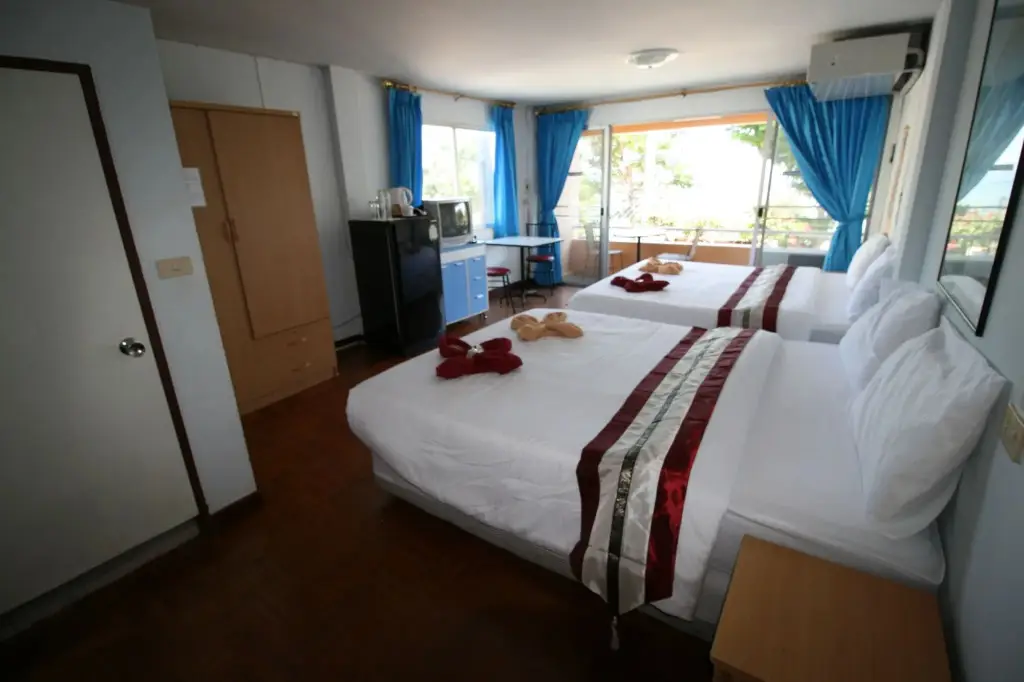 Чаам: Beachfront Hotel Cha Am