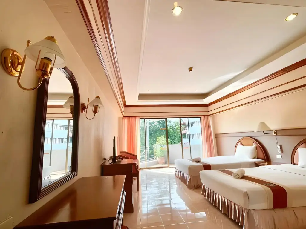 Ханом: Supar Royal Beach Hotel