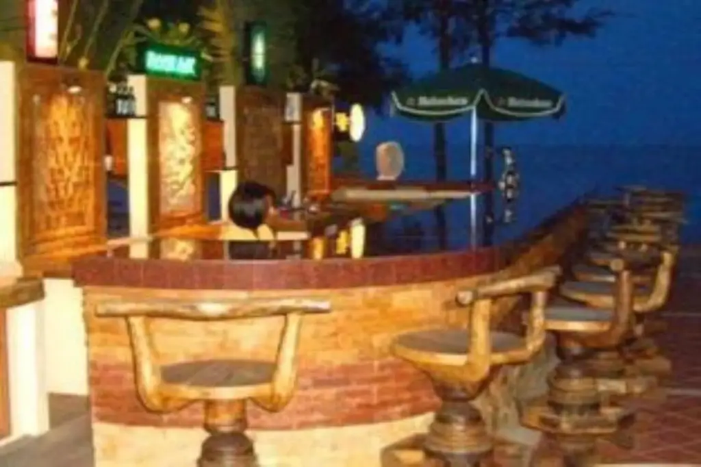 Ханом: Supar Royal Beach Hotel