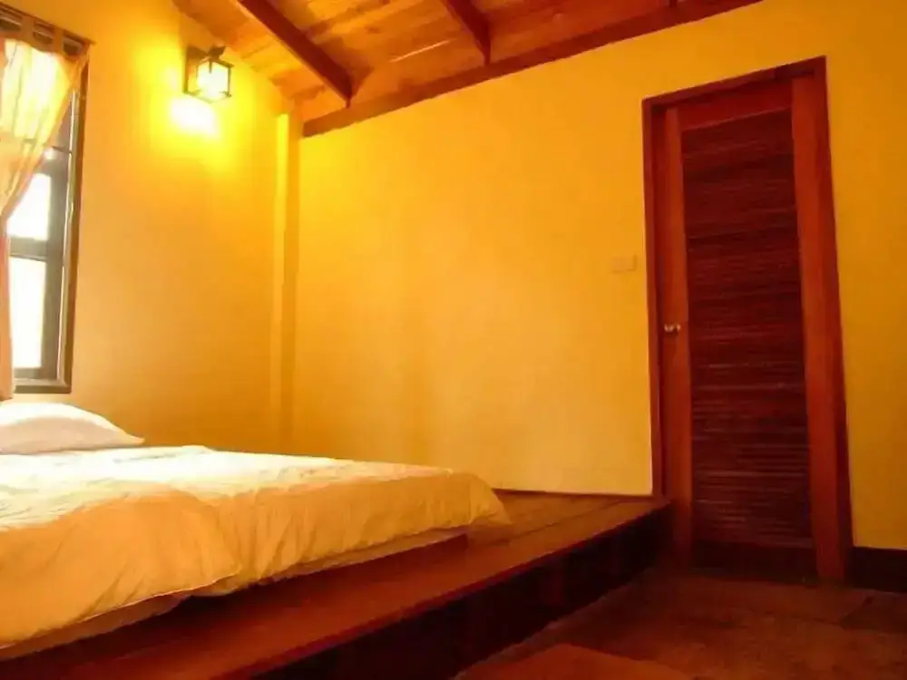 Паи: Mountain Blue Cottage
