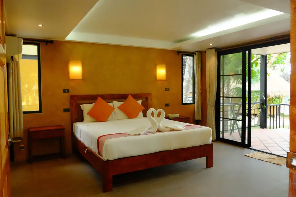 главный пляж: Thapwarin Resort-Green Hotel