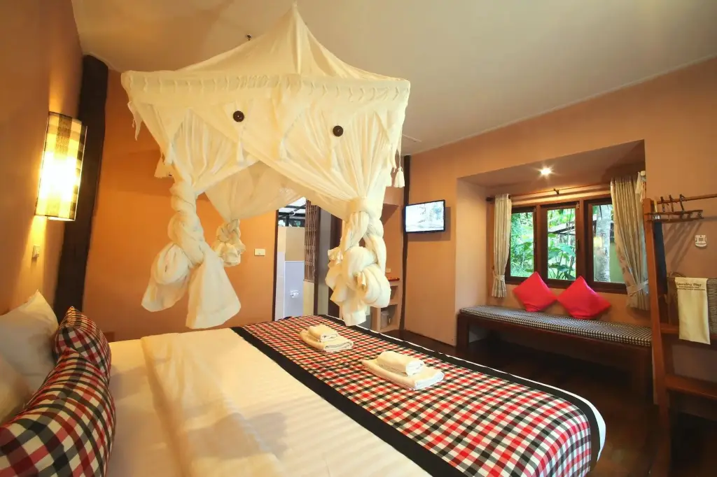 главный пляж: Thapwarin Resort-Green Hotel