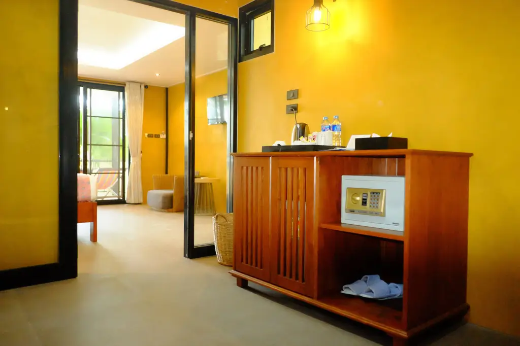 главный пляж: Thapwarin Resort-Green Hotel