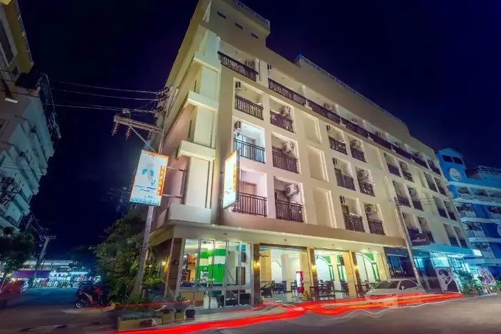 Пхукет: Issara Patong Beach