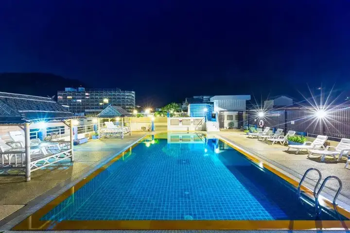 Пхукет: Issara Patong Beach