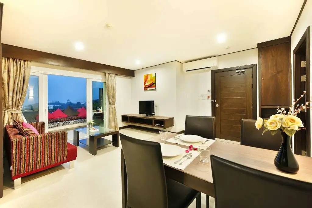 Муанг: Ratana Hotel Chalong