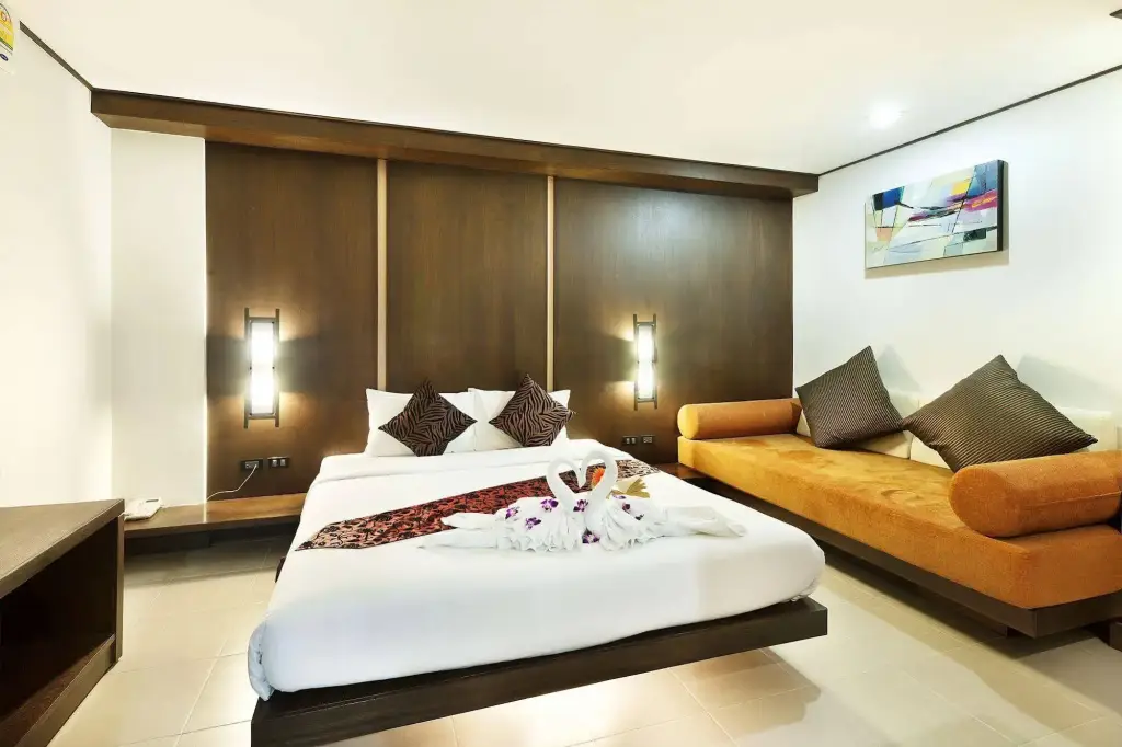 Муанг: Ratana Hotel Chalong
