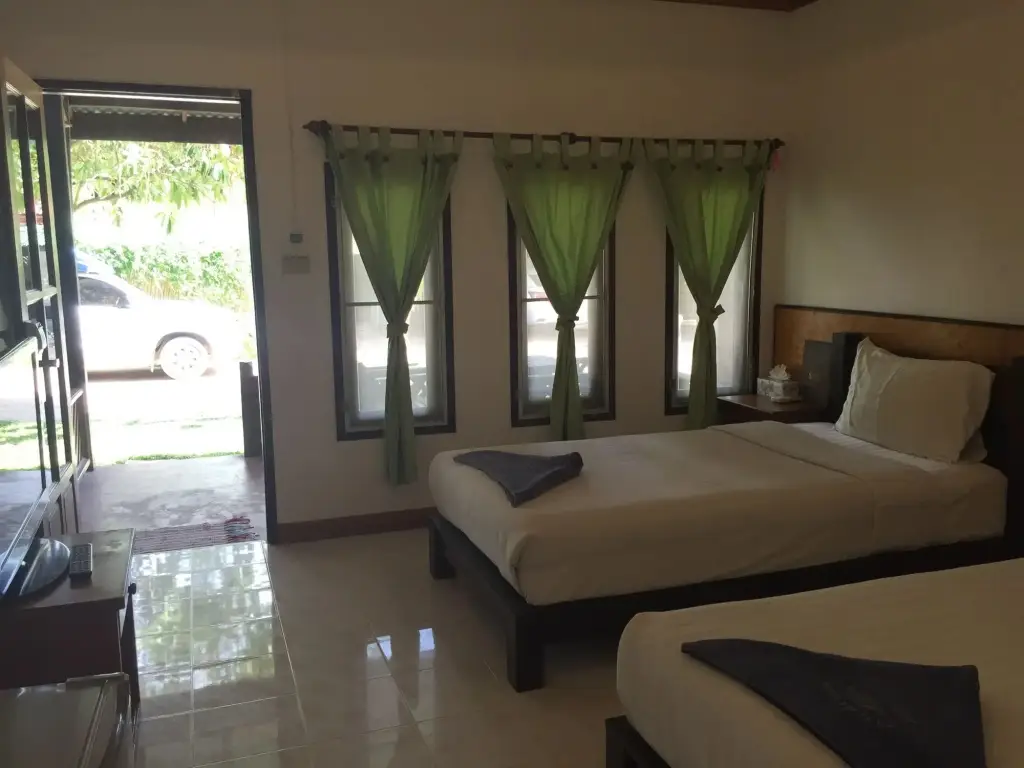Остров Тау: Sairee Hut Resort