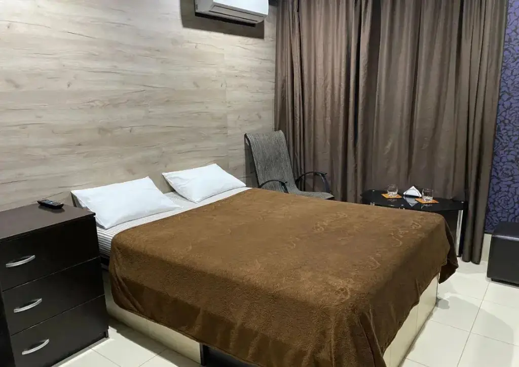 Омск: Меблированные комнаты Rest Time