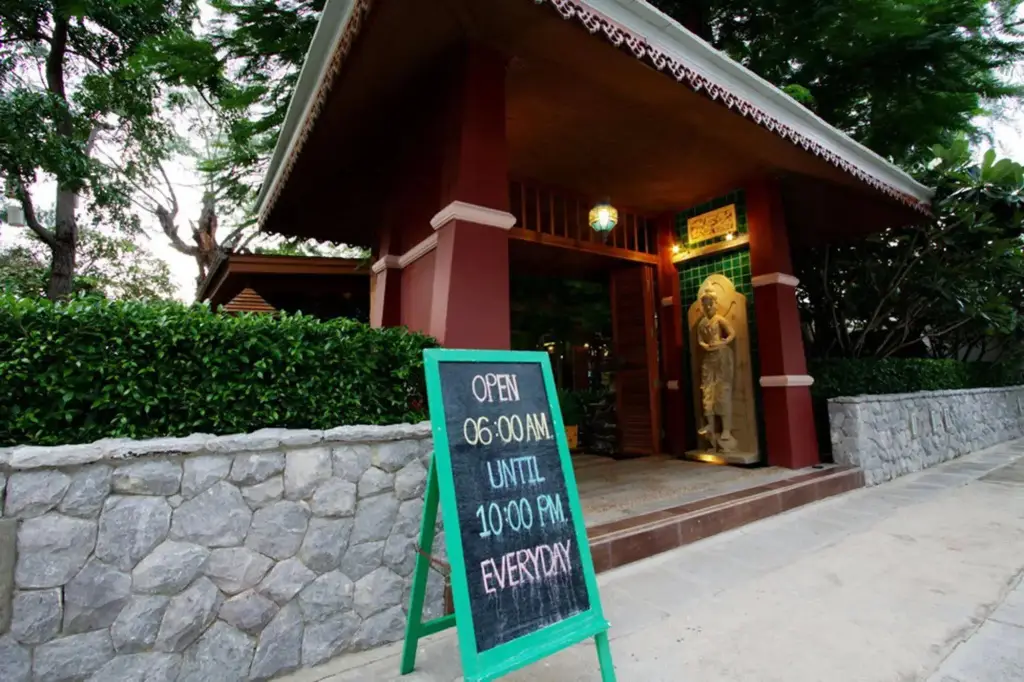 Raya Resort Beach front - The Most Green Resort in Cha-am — фото 1