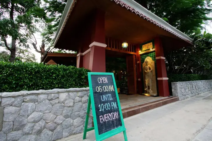 Чаам: Raya Resort Beach front - The Most Green Resort in Cha-am