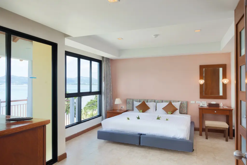 Пхукет: By The Sea Hotel