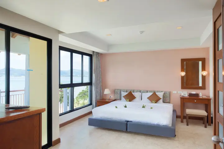 Пхукет: By The Sea Hotel