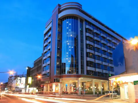 Golden Crown Grand Hotel — фото 1