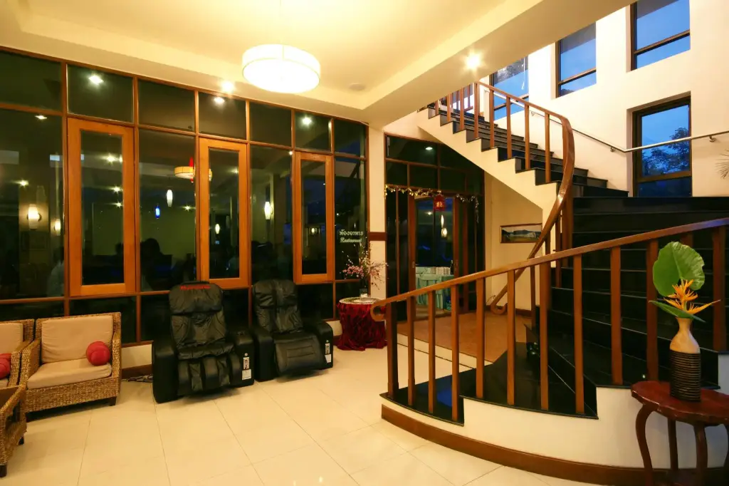 Накхоннайок: Home and Hill Resort