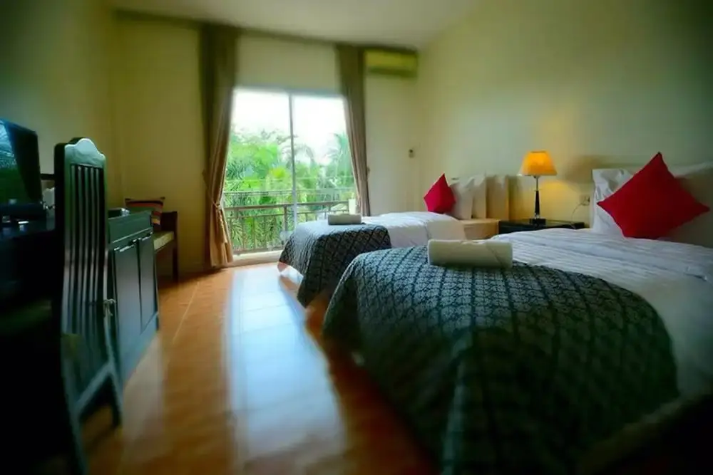 Накхоннайок: Home and Hill Resort