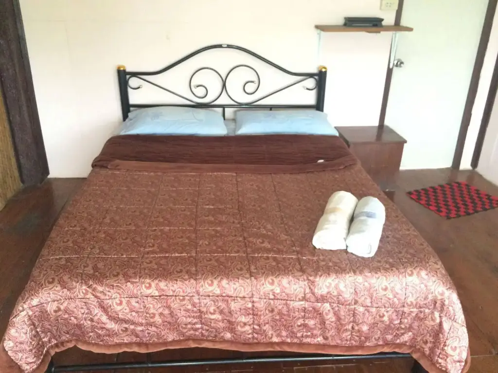 Паи: Tony Guesthouse