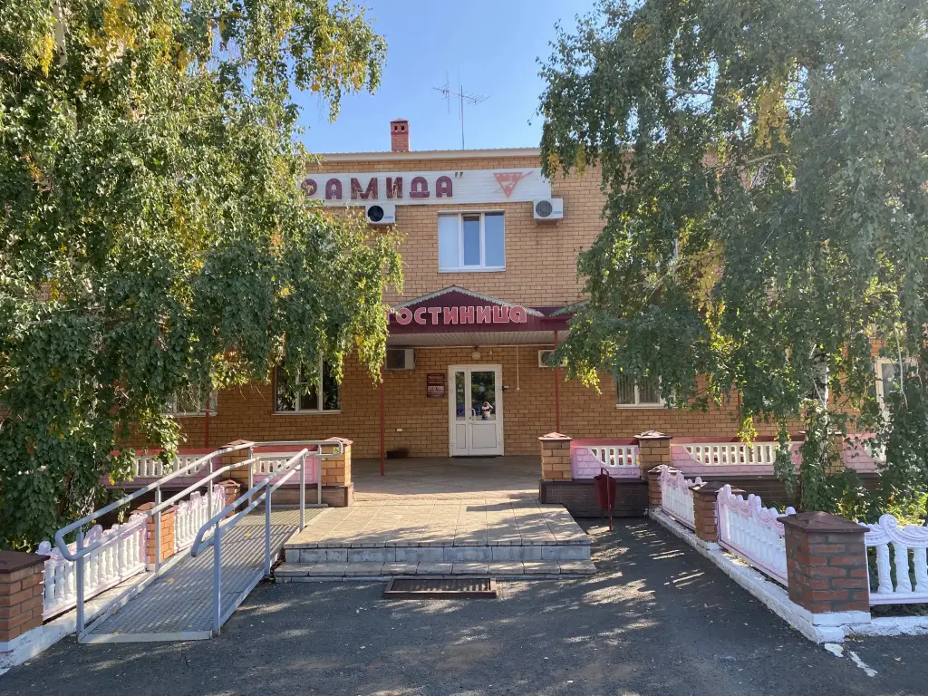 Сорочинск: Гостиница Пирамида