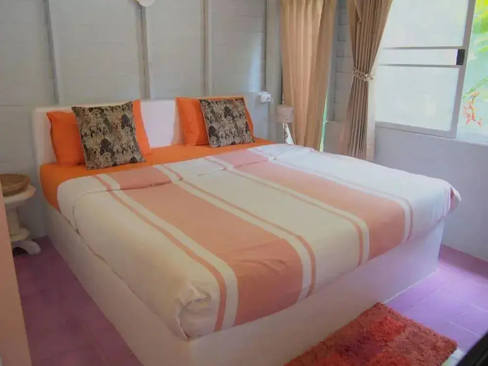 Дем Банг Нанг Буат: Tahjeen River Home