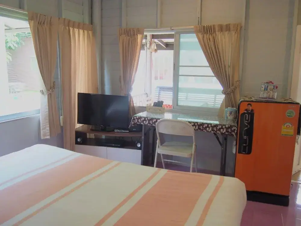 Дем Банг Нанг Буат: Tahjeen River Home