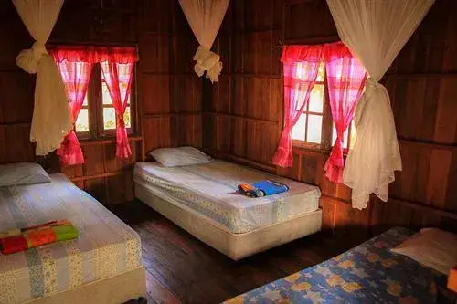 Фаном: Smiley Bungalow