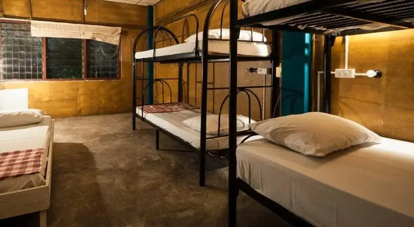 Муанг: Phuket Ghetto Child Hostel