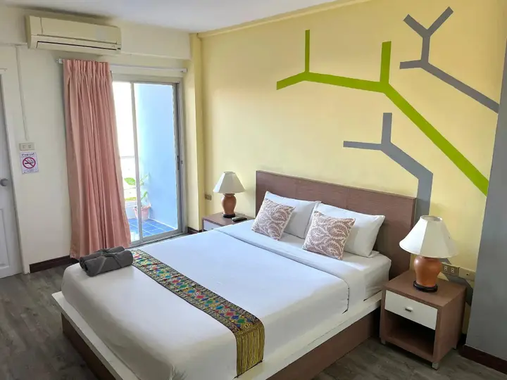Кхонкэн: Charoenchit House