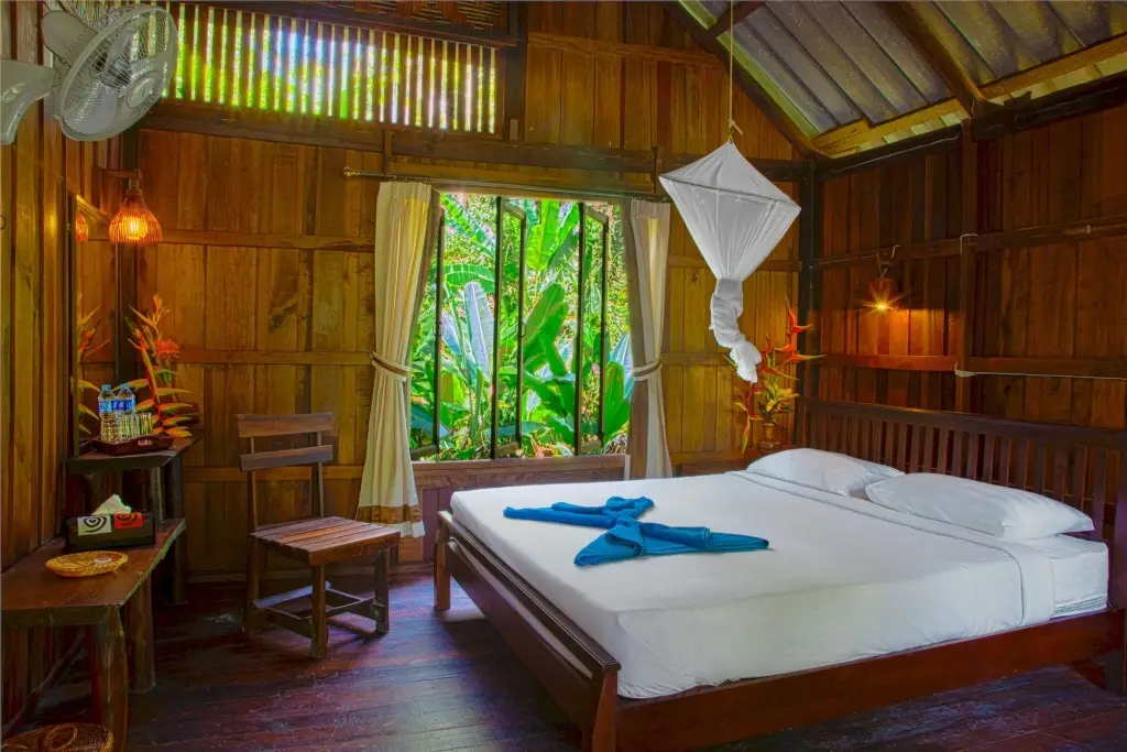 Фаном: Khao Sok Riverside Cottage