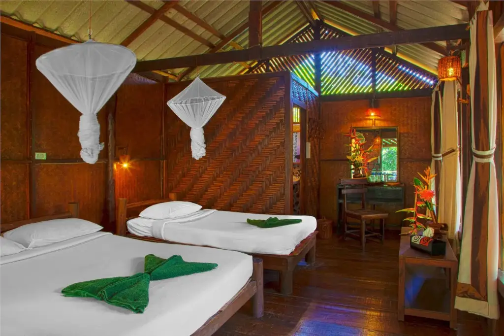 Фаном: Khao Sok Riverside Cottage