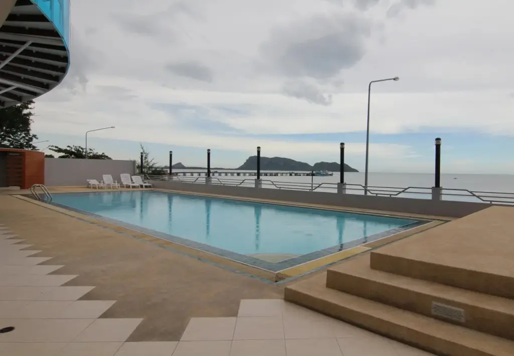 Прачуапкхирикхан: Hadthong Hotel