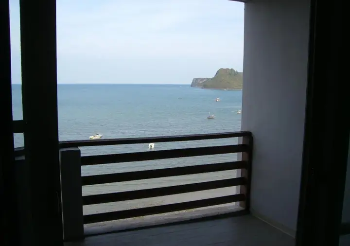 Прачуапкхирикхан: Hadthong Hotel